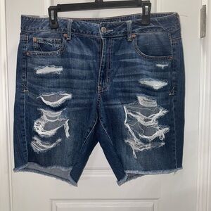 NWOT Women’s American Eagle Outfitters Blue Bermuda Shorts Distressed Denim